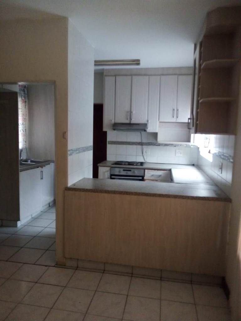 2 Bed Apartment in Scottsville photo number 5