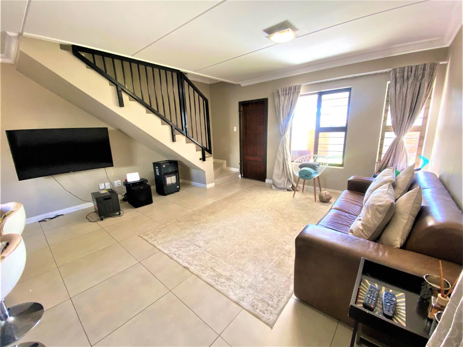 3 Bed Townhouse in Kyalami photo number 6