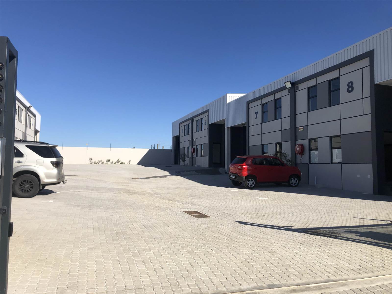 132  m² Industrial space in Parklands photo number 1
