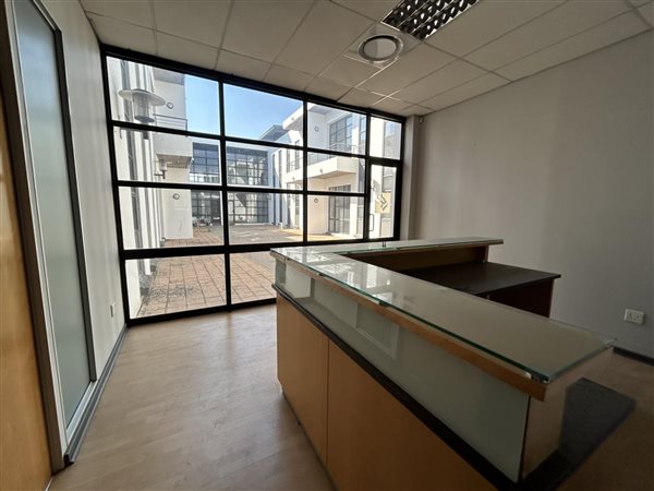 280  m² Commercial space