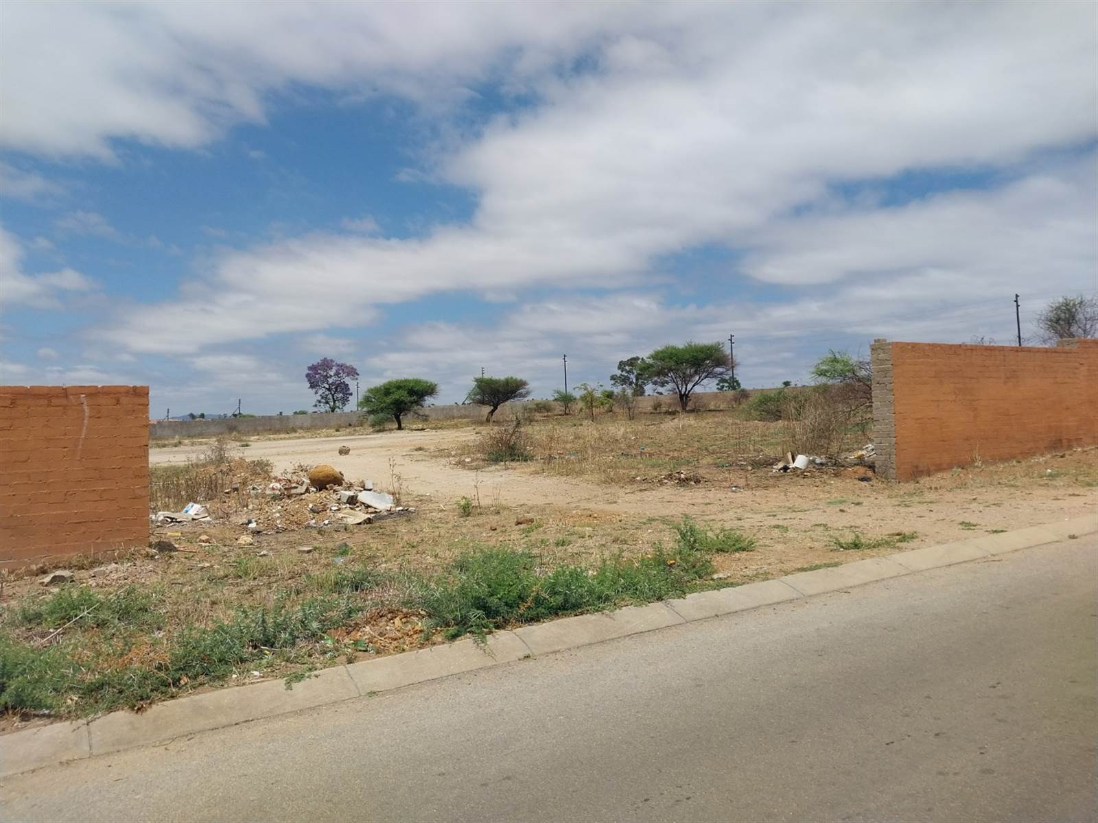 305 m² Land available in Mahlasedi Park photo number 1