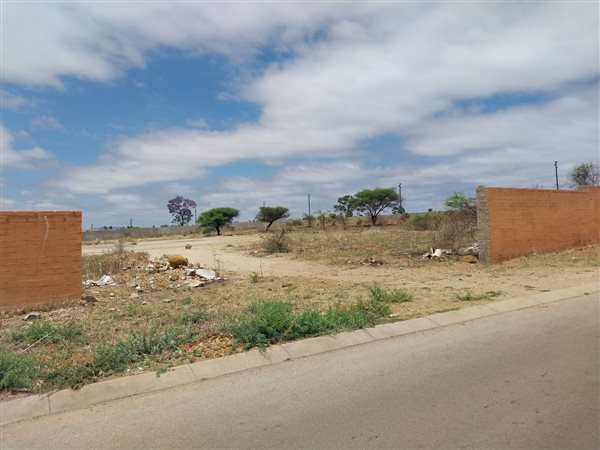 305 m² Land available in Mahlasedi Park