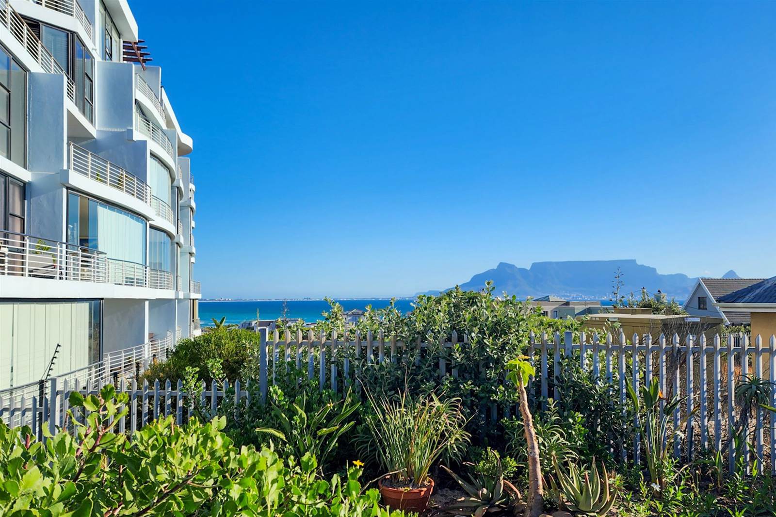 2 Bed Apartment in Bloubergstrand photo number 30