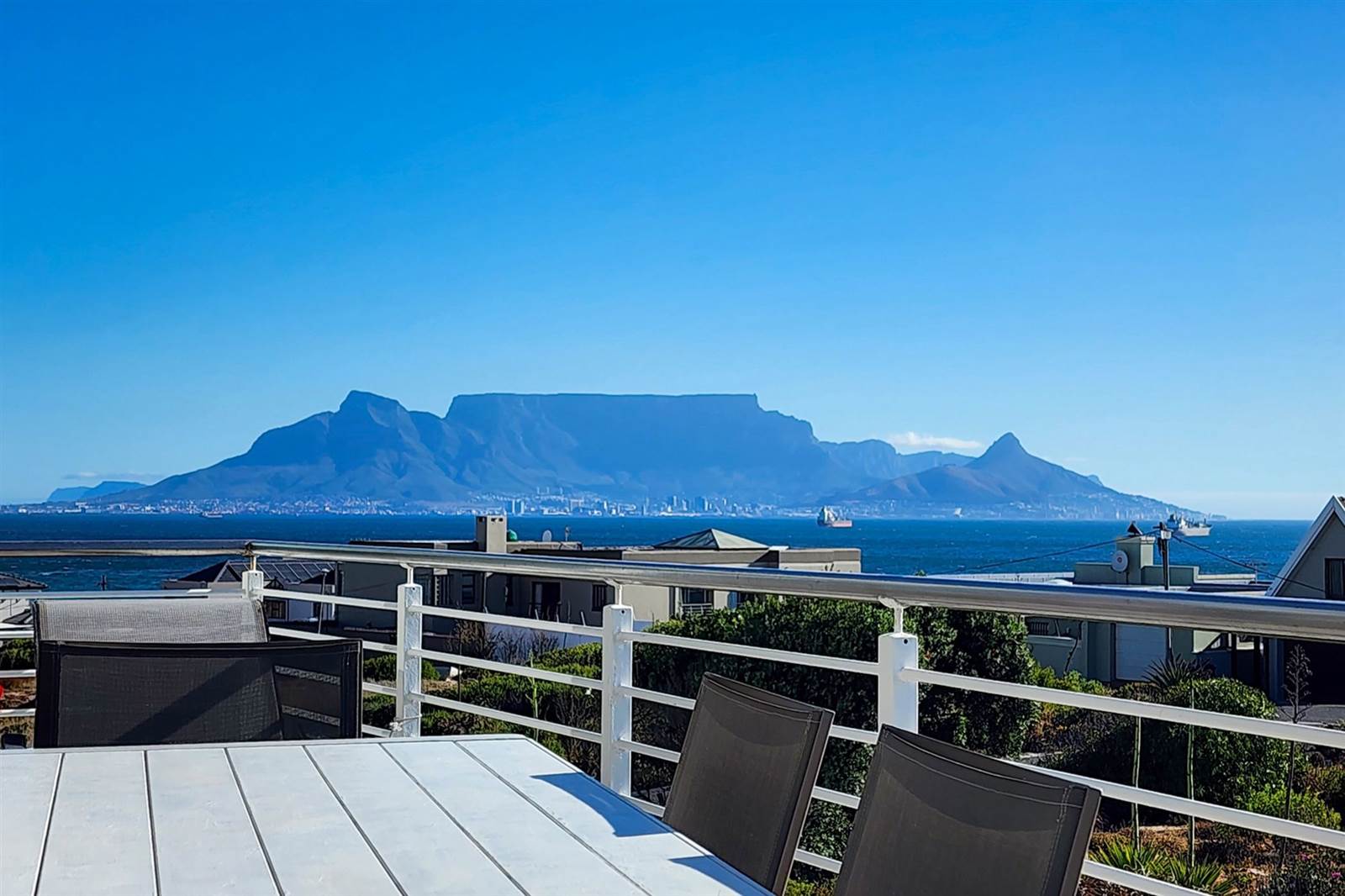 2 Bed Apartment in Bloubergstrand photo number 15