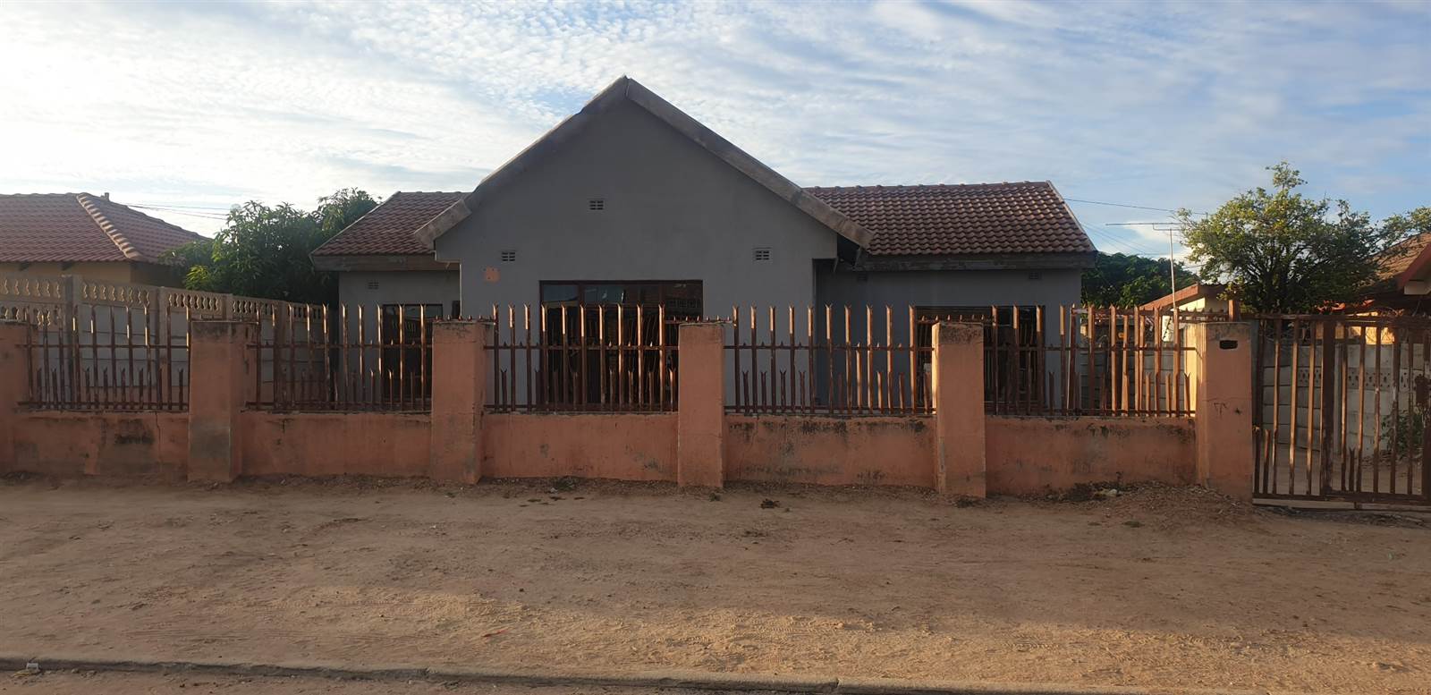 12 Bed House in Seshego photo number 1