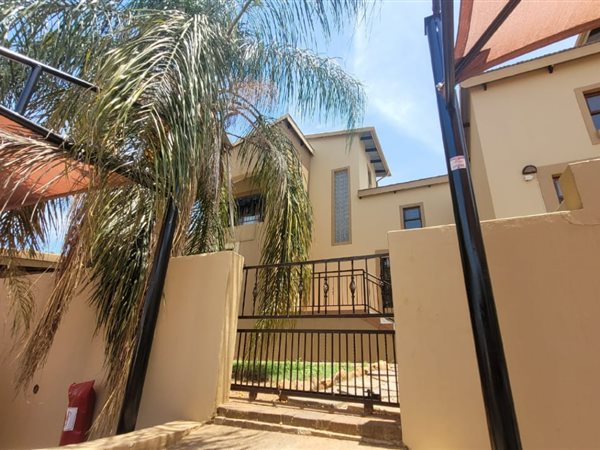 4 Bed Townhouse in Cashan