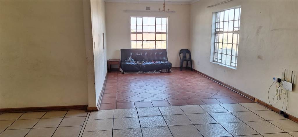 16 Bed Apartment in Piet Retief photo number 7