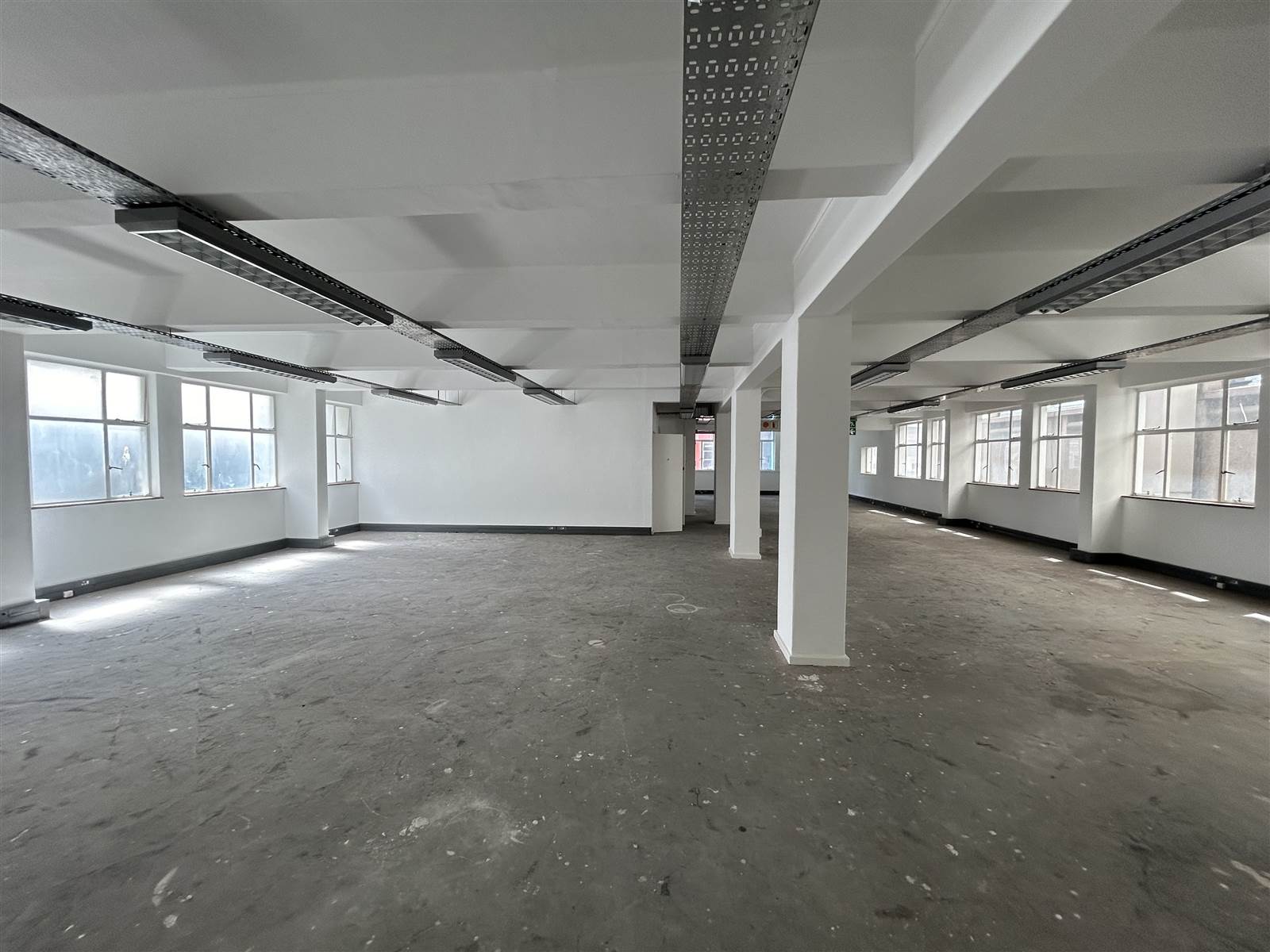 372  m² Commercial space in Cape Town City Centre photo number 2
