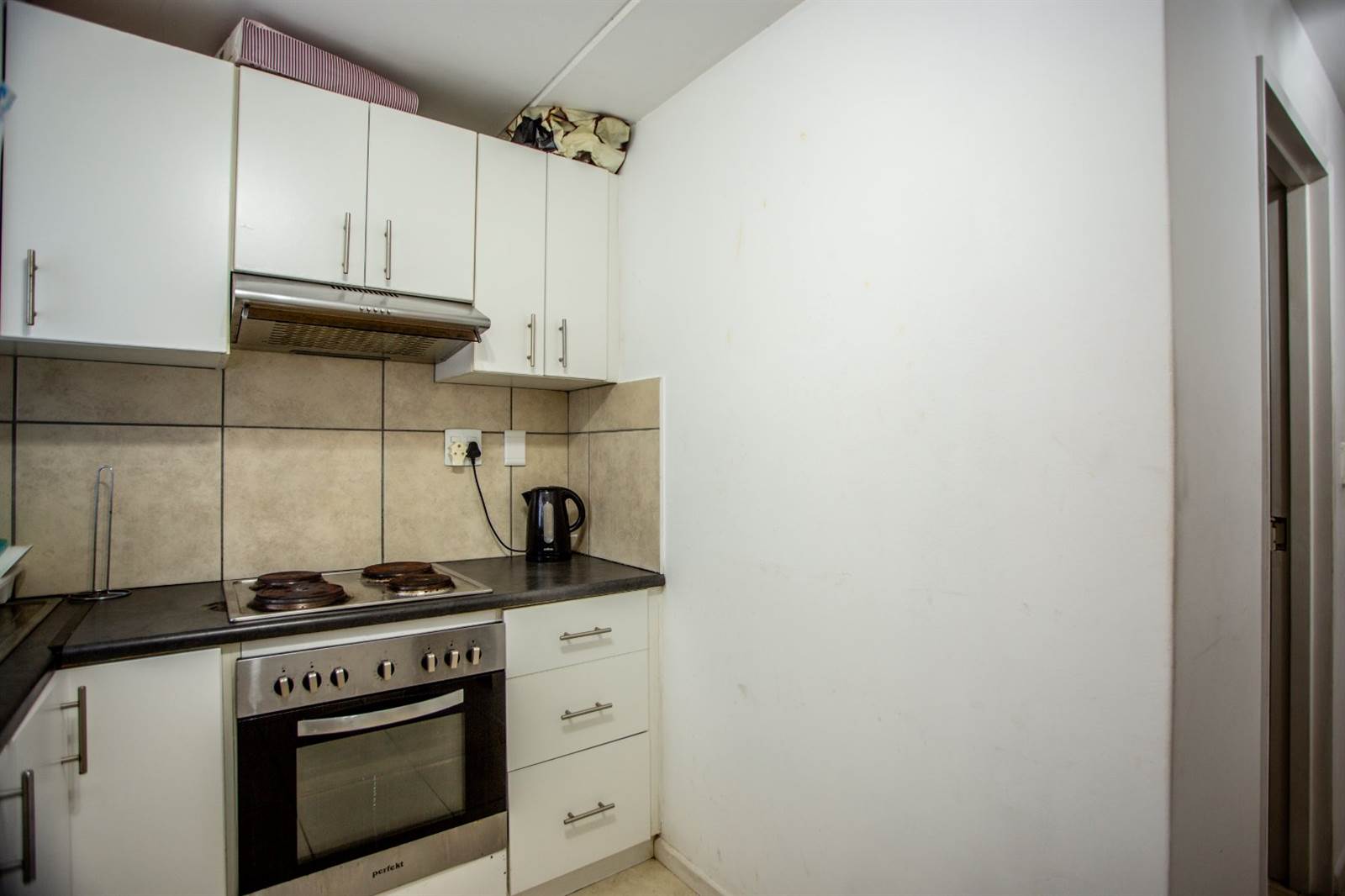 1 Bed Apartment in Parow Central photo number 4