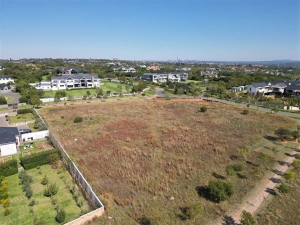 8500 m² Land available in Waterfall Equestrian Estate