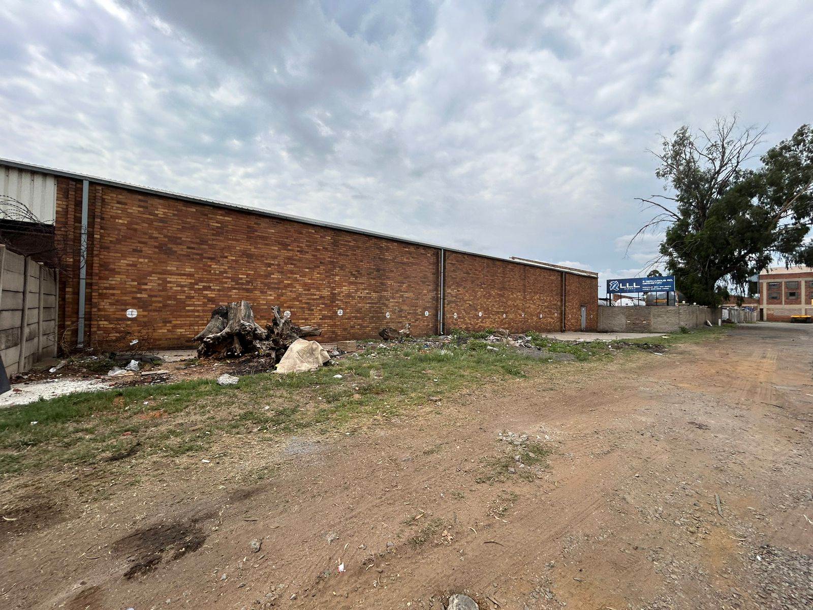 1000  m² Industrial space in Elandsfontein AH photo number 4