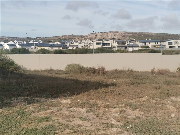 327 m² Land available in Waterfront