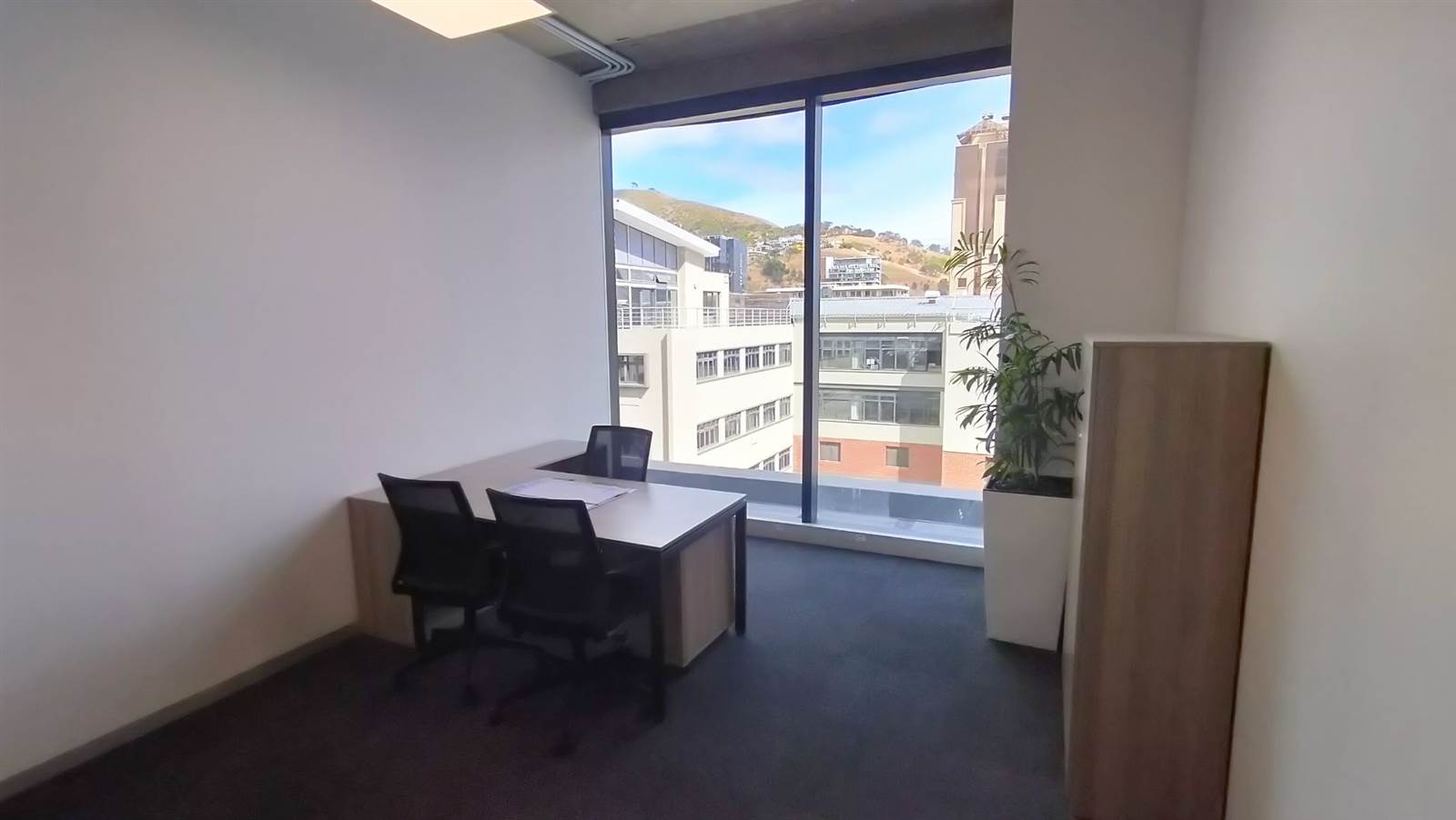 700  m² Office Space in Cape Town City Centre photo number 3