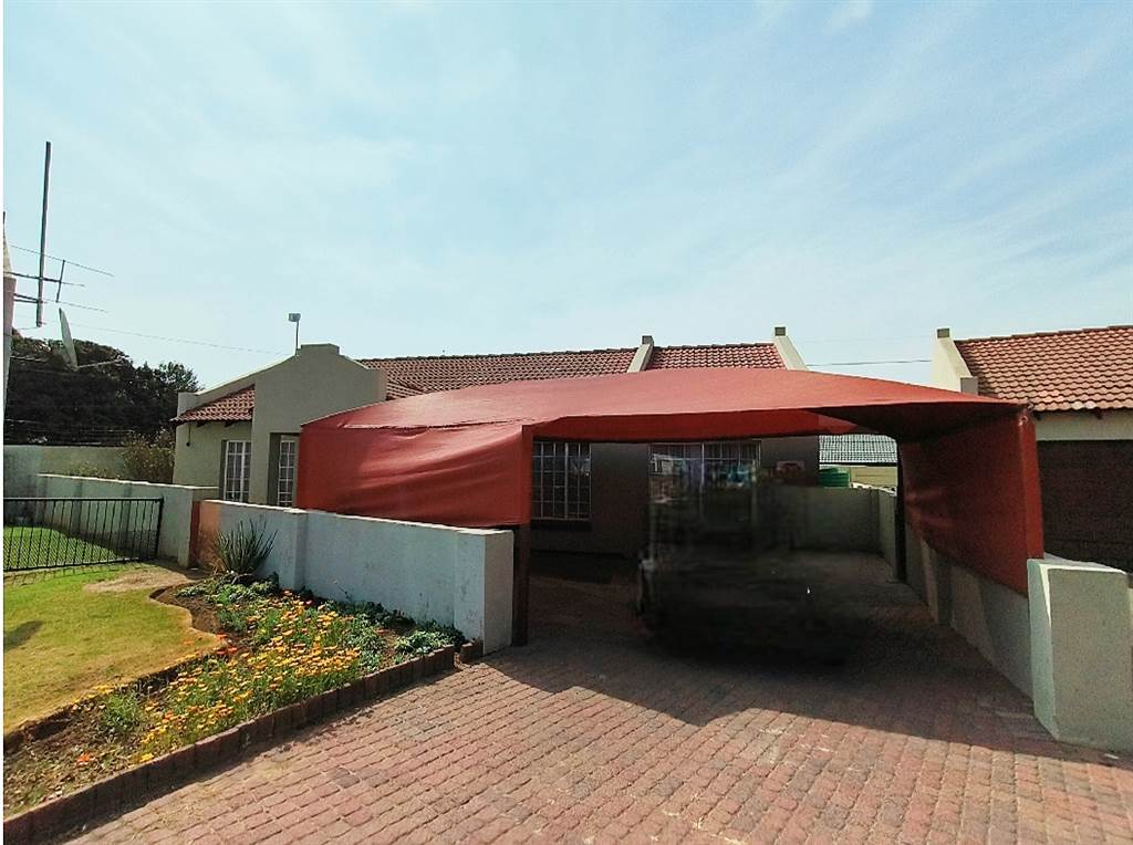 3 Bed Townhouse in Kriel photo number 2