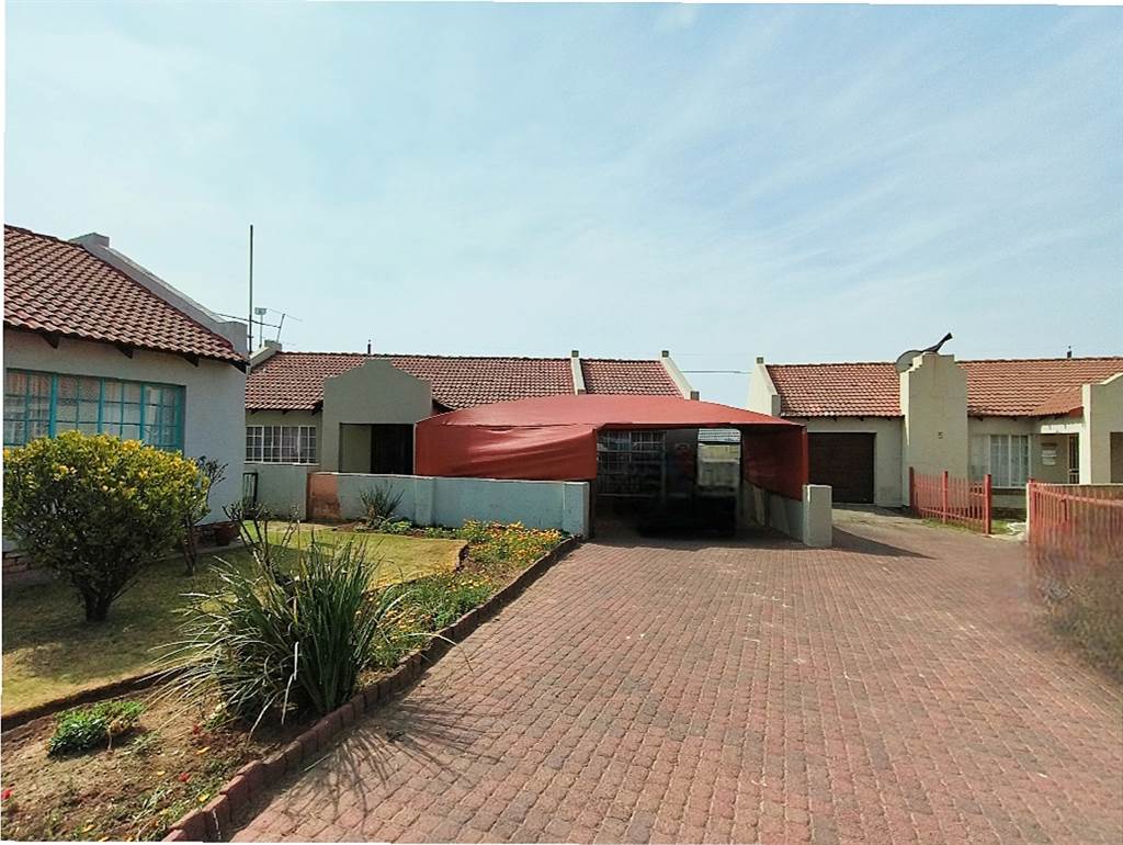 3 Bed Townhouse in Kriel photo number 1
