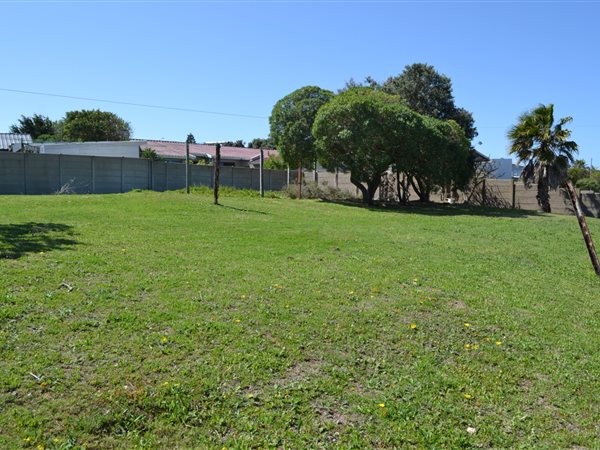 842 m² Land