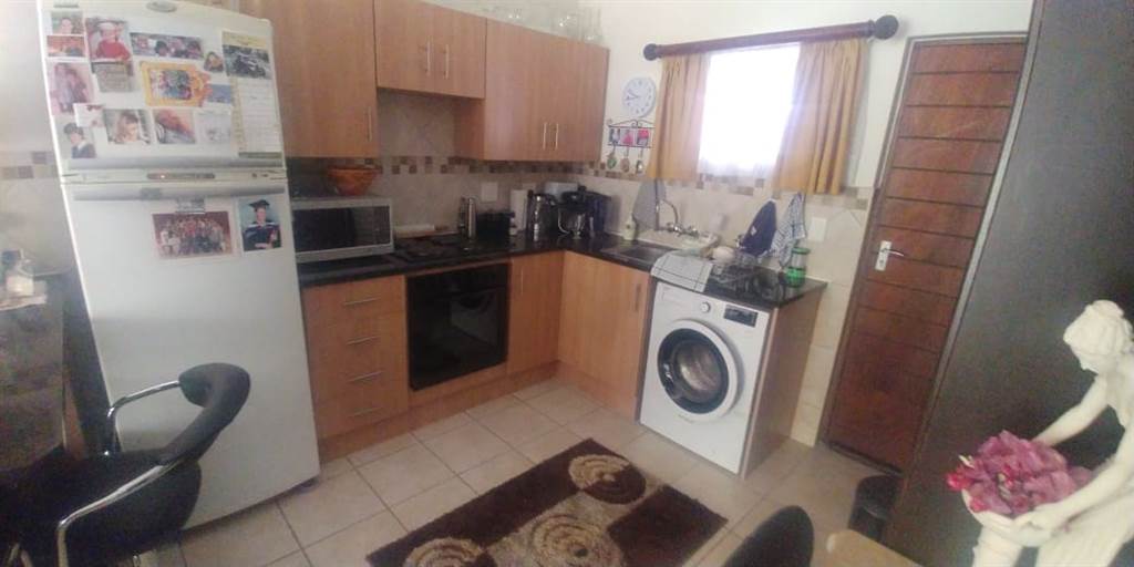 1 Bed Apartment in Benoni North photo number 3