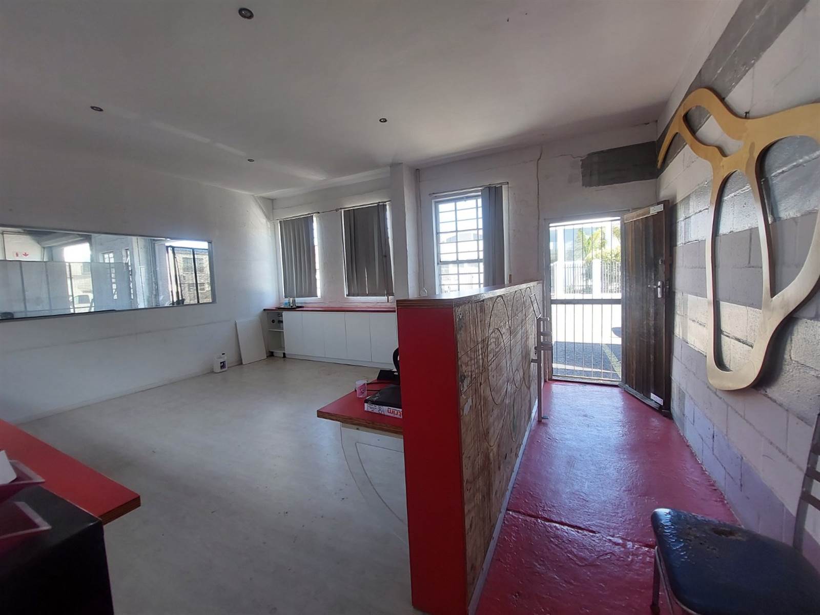 432  m² Commercial space in Paarden Eiland photo number 2