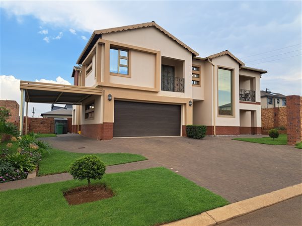 5 Bed House in Clayville