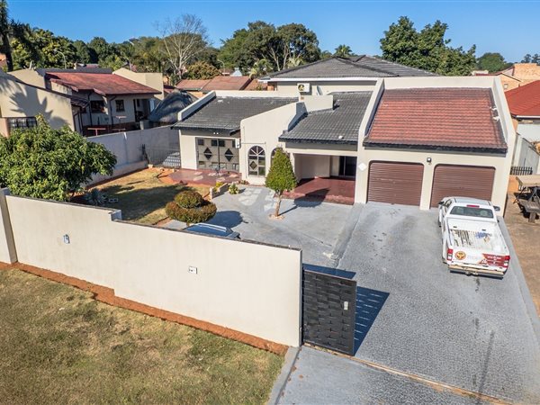 6 Bedroom House 6 Bedroom House
