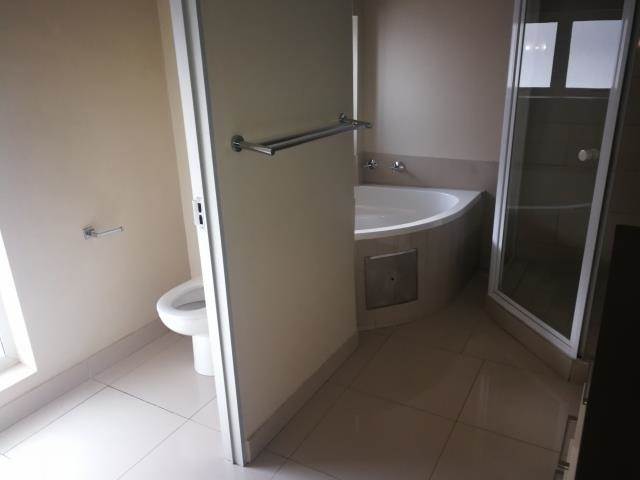 1 Bed Penthouse in Braamfontein photo number 6