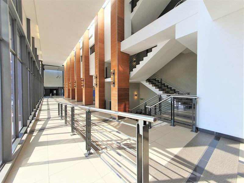 697  m² Office Space in Rivonia photo number 2