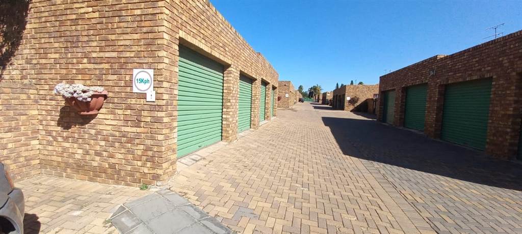 3 Bed Townhouse in Glen Marais photo number 10