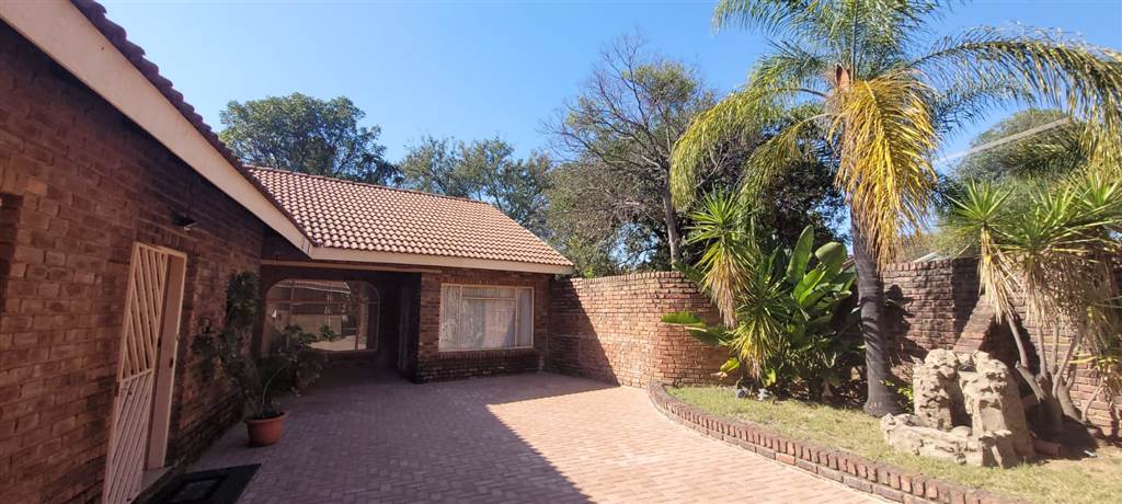 4 Bed House in Modimolle photo number 17
