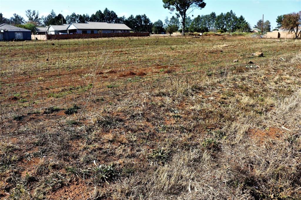 1015 m² Land available in Riversdale photo number 1