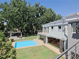 5 Bed House in Benmore Gardens