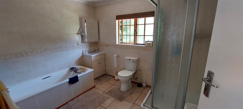 2 Bed House in Dolphin Creek Golf Estate photo number 14