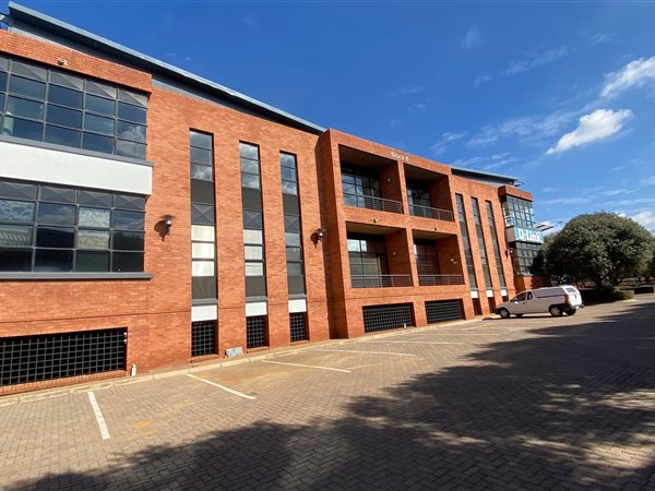 171  m² Commercial space