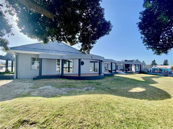 5 Bed House in Gansbaai and surrounds