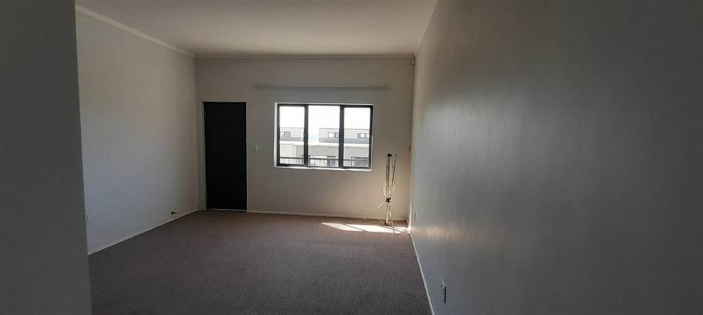3 Bed Apartment in Doonside photo number 6