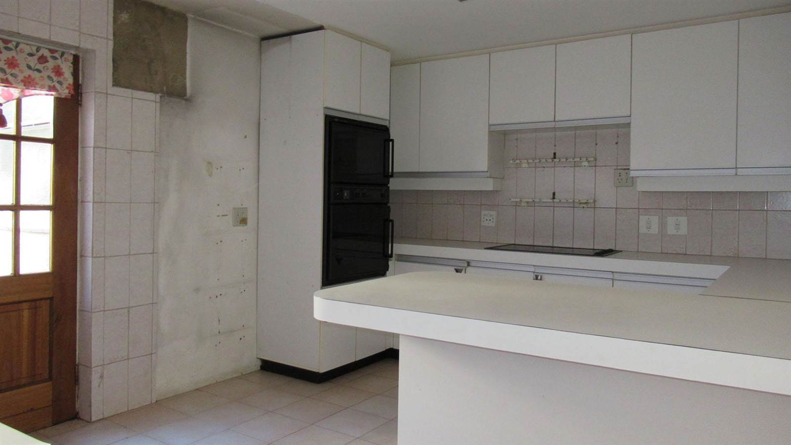 3 Bed Apartment in Illovo photo number 5