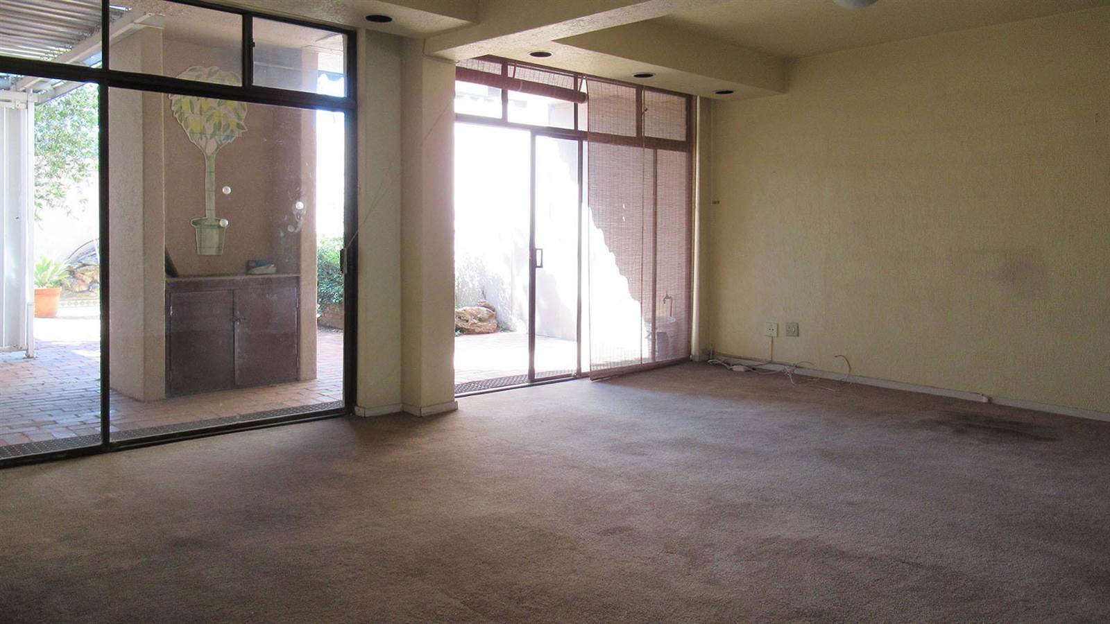3 Bed Apartment in Illovo photo number 9