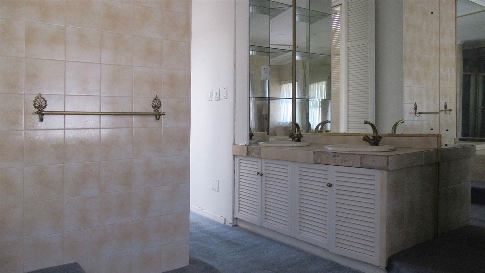 3 Bed Apartment in Illovo photo number 16
