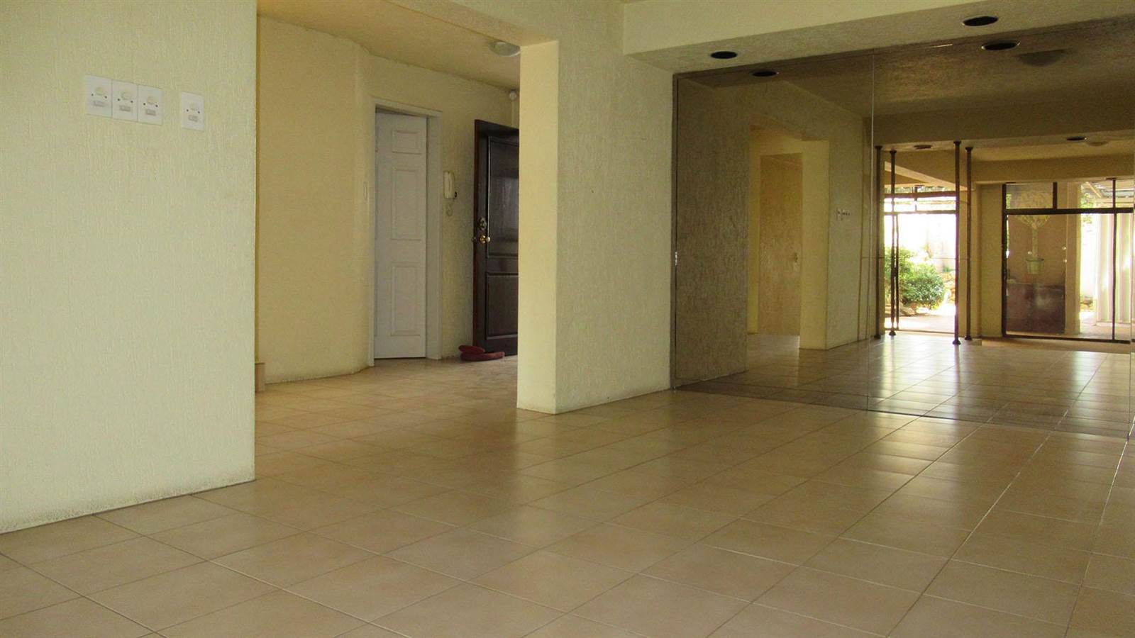 3 Bed Apartment in Illovo photo number 8