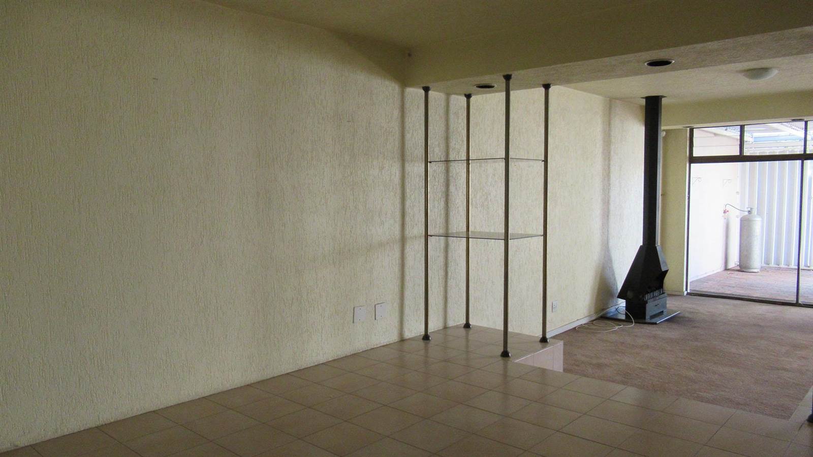 3 Bed Apartment in Illovo photo number 7