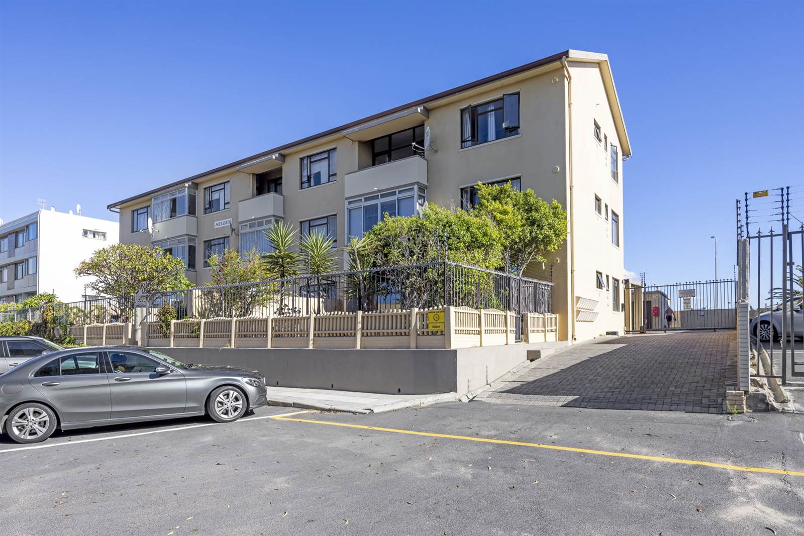 2 Bed Apartment in Milnerton Central photo number 1