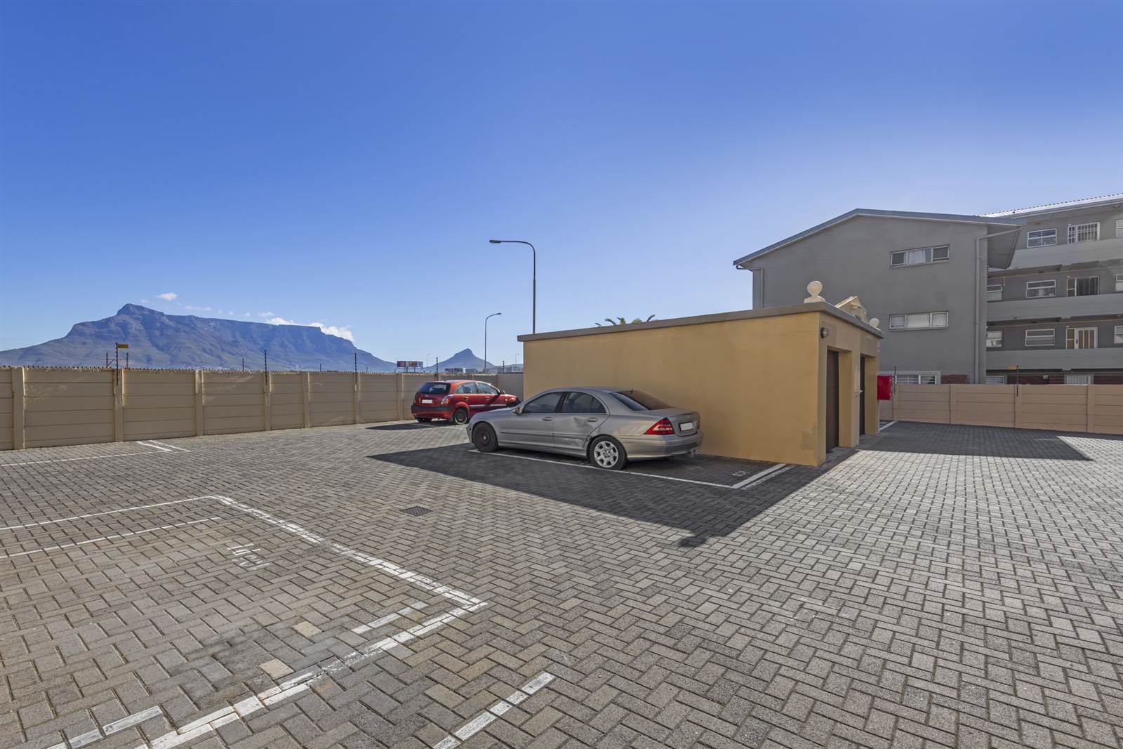 2 Bed Apartment in Milnerton Central photo number 23