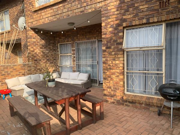 3 Bedroom Duplex 3 Bedroom Duplex