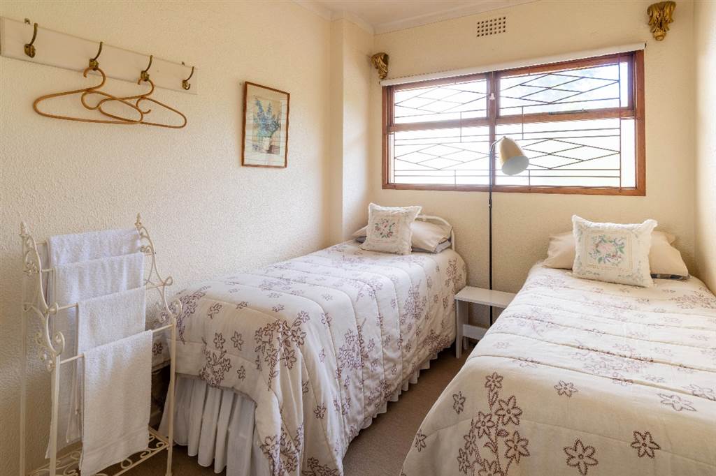 2 Bed Apartment in Oranjezicht photo number 16