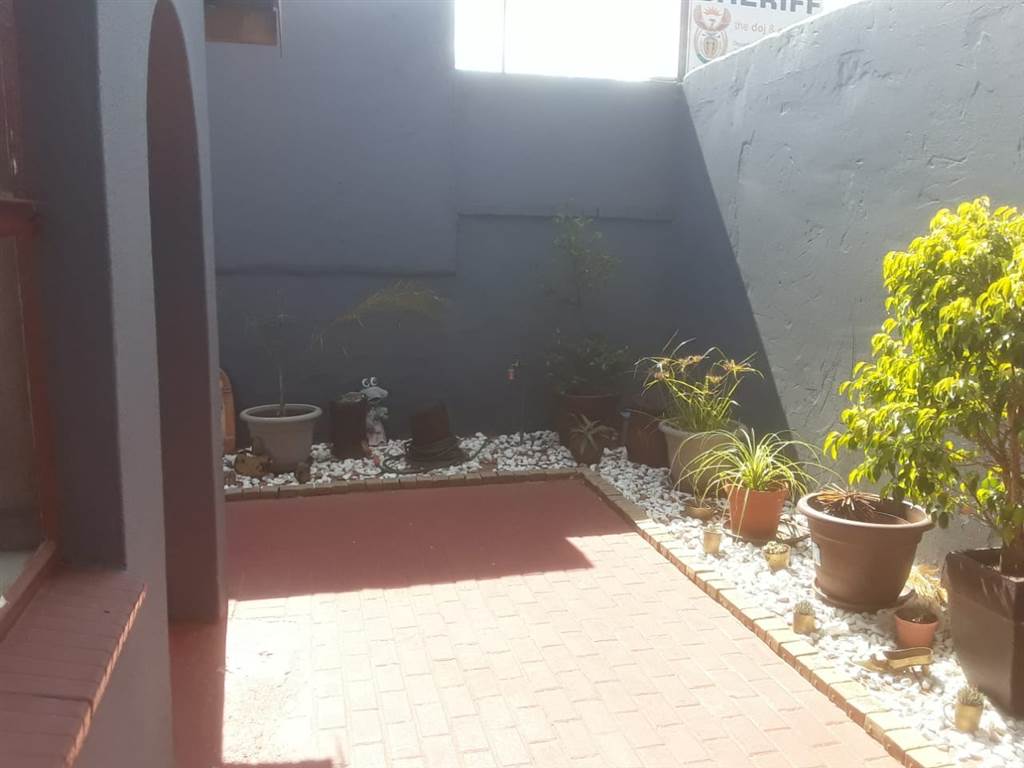 3 Bed House in Protea North photo number 5