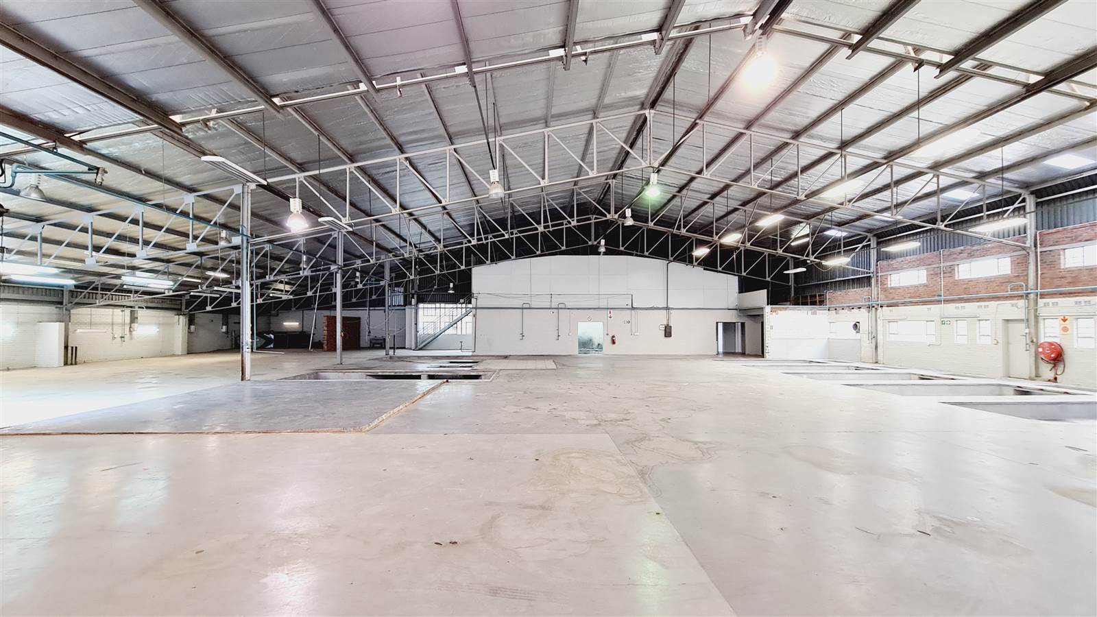 1500  m² Industrial space in Strydompark photo number 2