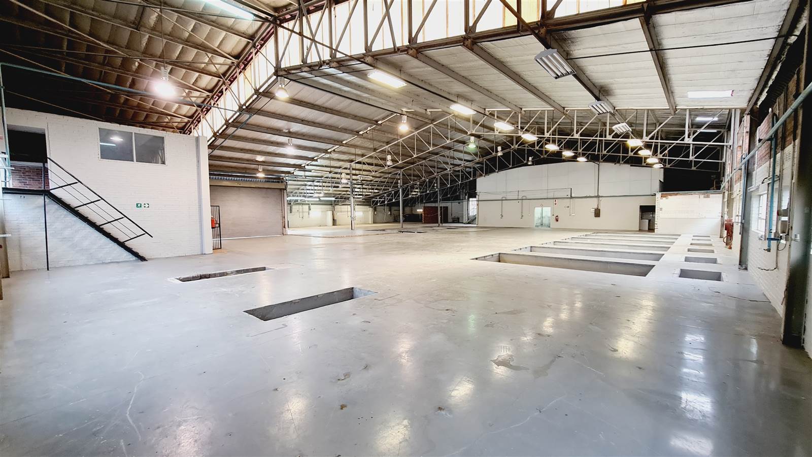 1500  m² Industrial space in Strydompark photo number 4