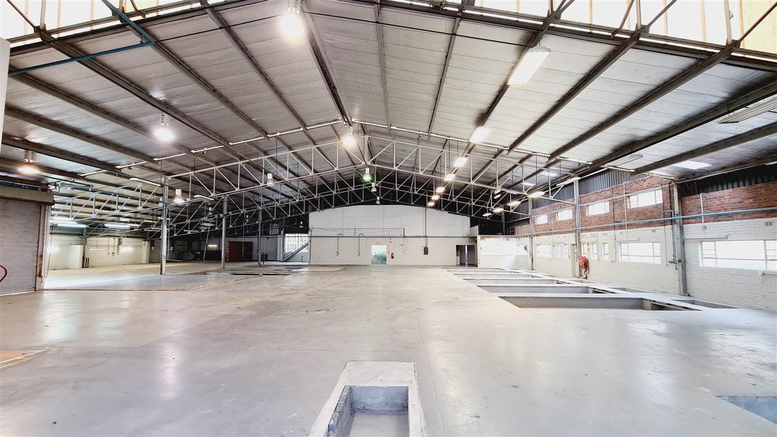 1500  m² Industrial space in Strydompark photo number 3