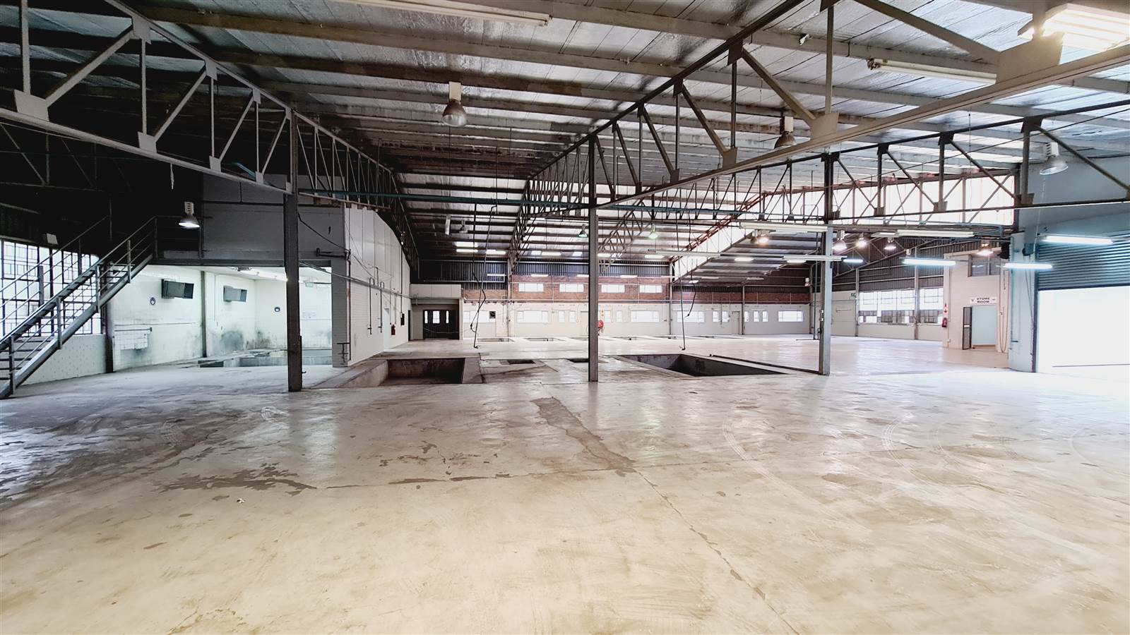 1500  m² Industrial space in Strydompark photo number 12