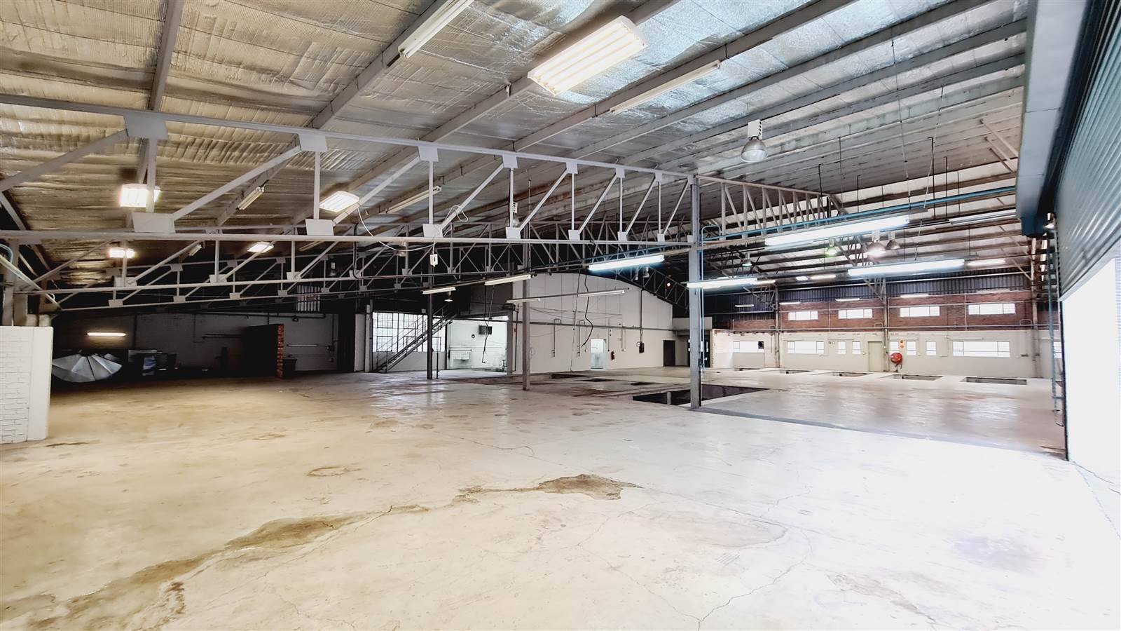 1500  m² Industrial space in Strydompark photo number 14