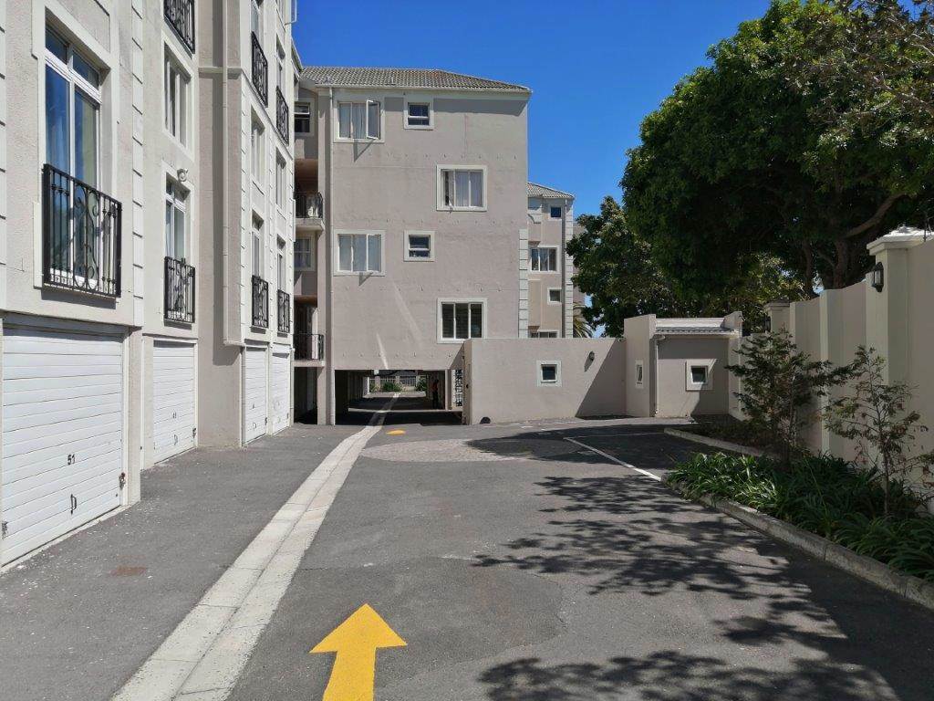 1 Bed Apartment in Milnerton Central photo number 13
